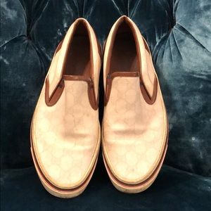 Gucci size 8 loafers/slip on snickers
